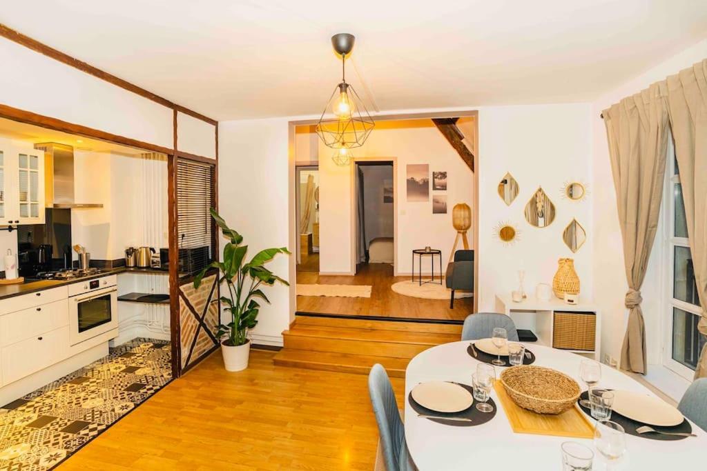 Apartamento Nid Douillet La Cour Du Dauphin, Vue Cathedrale Imprenable Laon Exterior foto